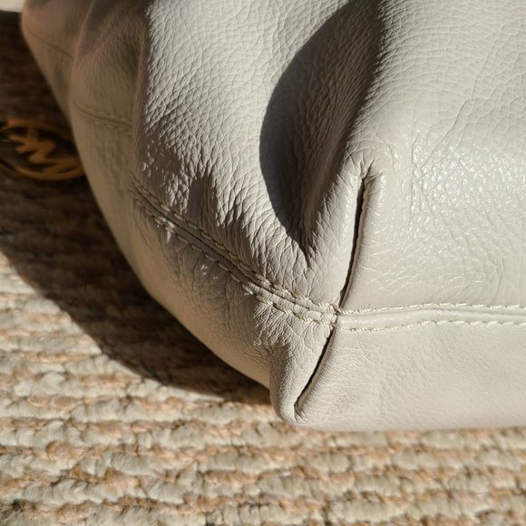 **SOLD** LIKE NEW "MICHAEL KORS" LEATHER TOTE BAG - Picture 6 of 8